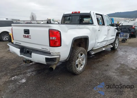 2015 GMC Sierra 2500Hd Denali z USA, uszkodzony, nr VIN 1GT120E89FF618341